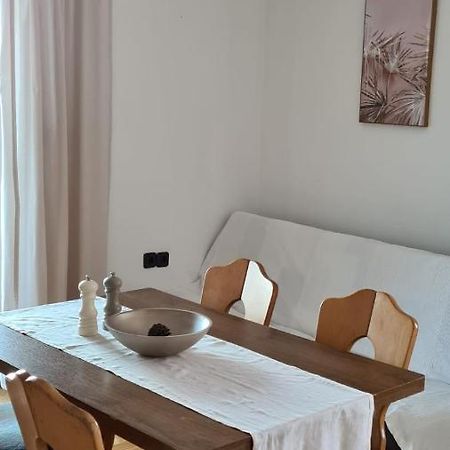 Apartmani Jelena Petrcane Bagian luar foto
