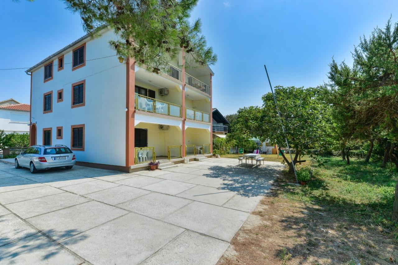 Apartmani Jelena Petrcane Bagian luar foto